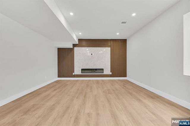 5 Locust Place, Livingston, NJ 07039