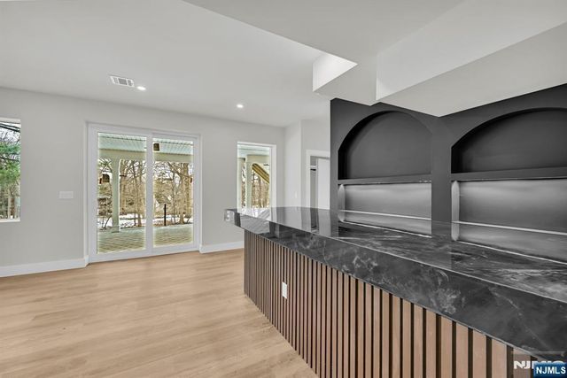 5 Locust Place, Livingston, NJ 07039