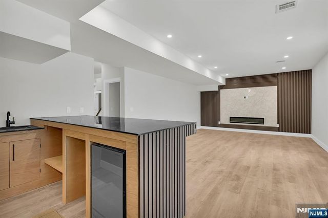 5 Locust Place, Livingston, NJ 07039