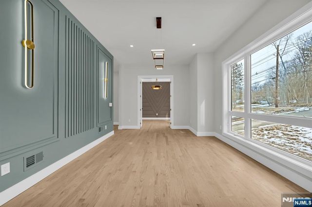 5 Locust Place, Livingston, NJ 07039