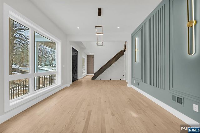 5 Locust Place, Livingston, NJ 07039