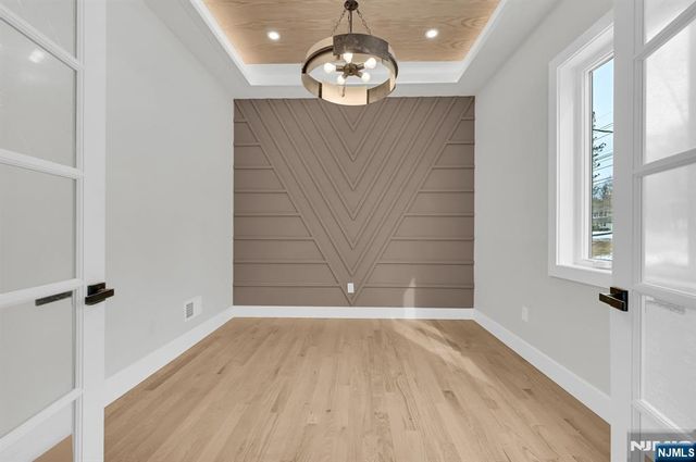 5 Locust Place, Livingston, NJ 07039