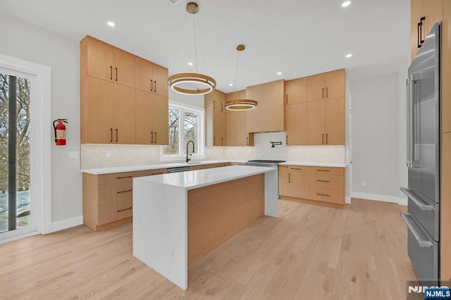 5 Locust Place, Livingston, NJ 07039