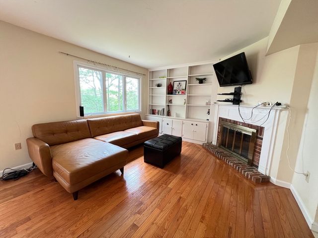 92 Fifer Ln 92, Lexington, MA 02420