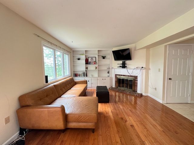 92 Fifer Ln 92, Lexington, MA 02420