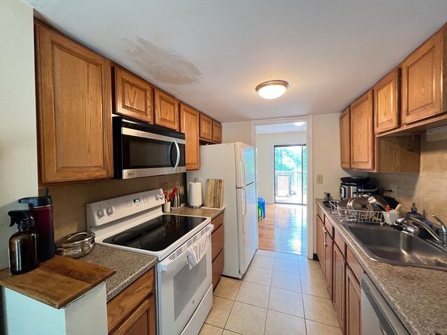 92 Fifer Ln 92, Lexington, MA 02420