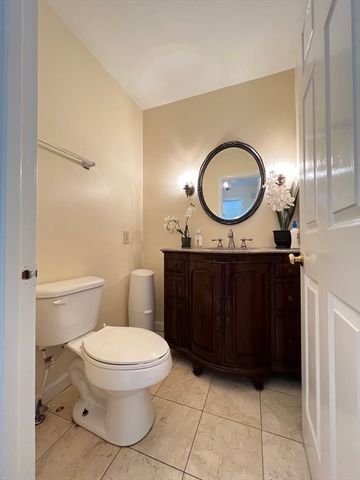 92 Fifer Ln 92, Lexington, MA 02420
