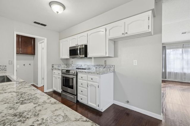 1607 Ashlan Avenue, Clovis, CA 93611