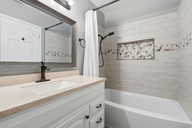 1607 Ashlan Avenue, Clovis, CA 93611