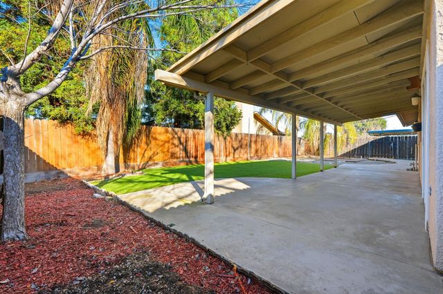 1607 Ashlan Avenue, Clovis, CA 93611