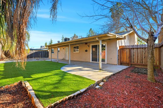 1607 Ashlan Avenue, Clovis, CA 93611