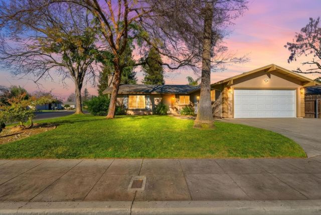 1607 Ashlan Avenue, Clovis, CA 93611