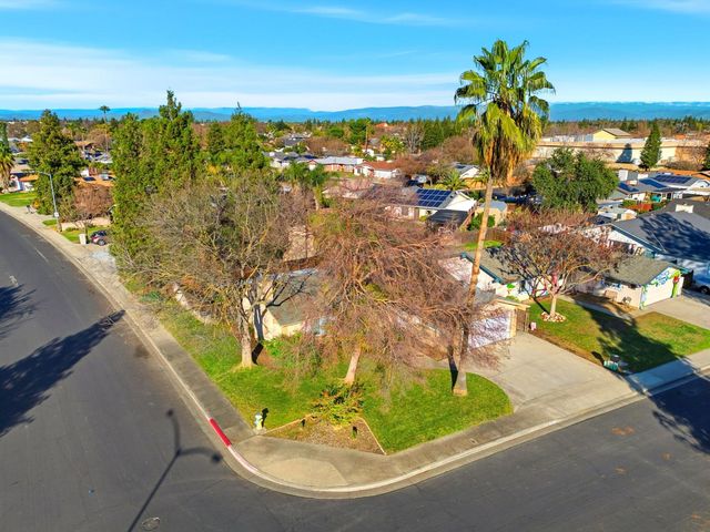 1607 Ashlan Avenue, Clovis, CA 93611