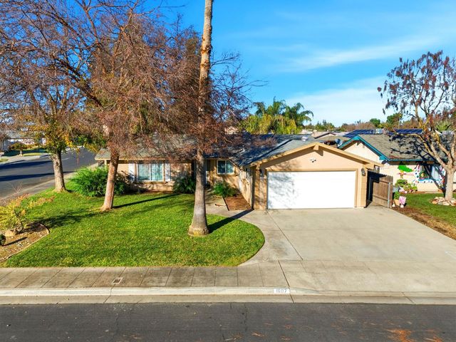 1607 Ashlan Avenue, Clovis, CA 93611