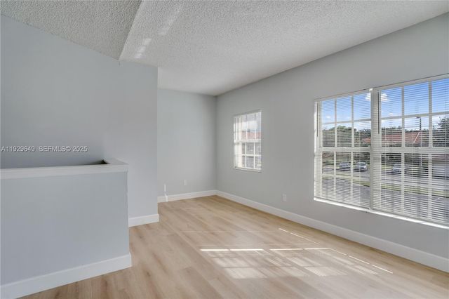 10288 Fox Trail Rd S 302, Royal Palm Beach, FL 33411