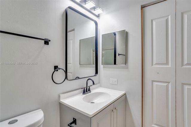 10288 Fox Trail Rd S 302, Royal Palm Beach, FL 33411