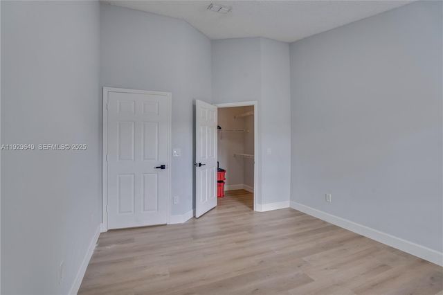 10288 Fox Trail Rd S 302, Royal Palm Beach, FL 33411