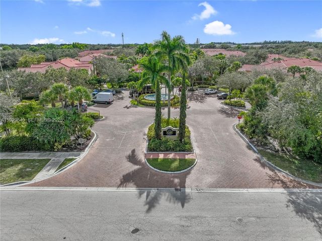 10288 Fox Trail Rd S 302, Royal Palm Beach, FL 33411