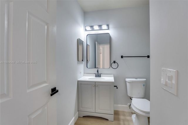 10288 Fox Trail Rd S 302, Royal Palm Beach, FL 33411