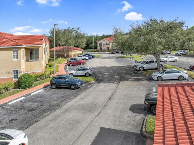 10288 Fox Trail Rd S 302, Royal Palm Beach, FL 33411