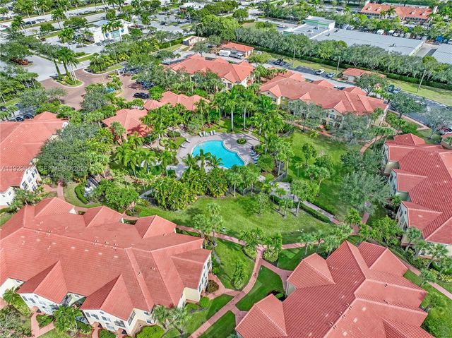 10288 Fox Trail Rd S 302, Royal Palm Beach, FL 33411