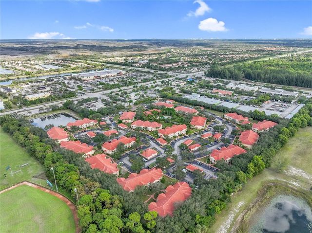 10288 Fox Trail Rd S 302, Royal Palm Beach, FL 33411