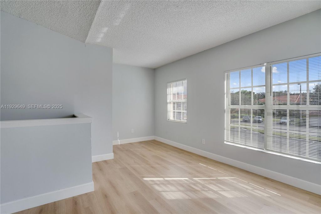 Image 10 of property listing at 10288 Fox Trail Rd S 302, Royal Palm Beach, FL 33411