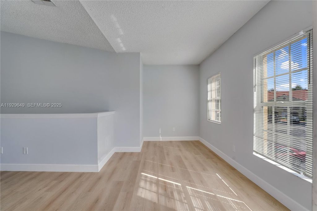 Image 11 of property listing at 10288 Fox Trail Rd S 302, Royal Palm Beach, FL 33411