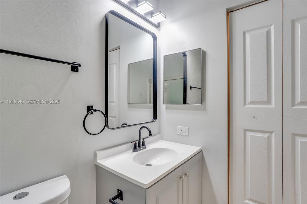 Image 26 of property listing at 10288 Fox Trail Rd S 302, Royal Palm Beach, FL 33411