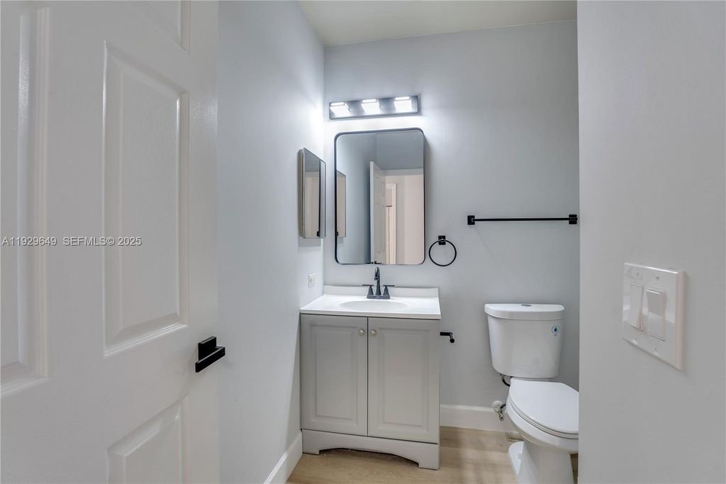 Image 31 of property listing at 10288 Fox Trail Rd S 302, Royal Palm Beach, FL 33411