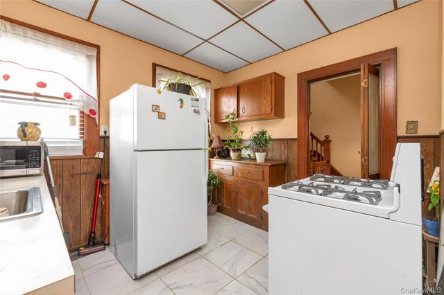 94-25 85th Road, Woodhaven, NY 11421