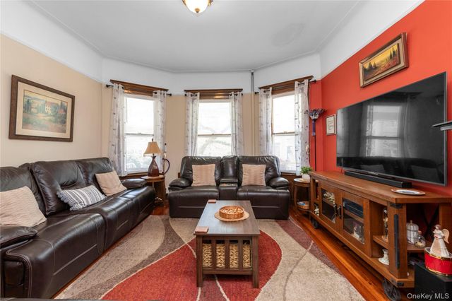 94-25 85th Road, Woodhaven, NY 11421