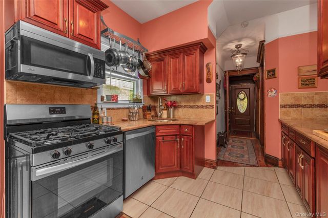 94-25 85th Road, Woodhaven, NY 11421