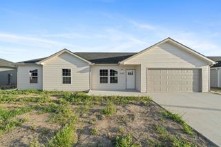 1206 Harbor Dr, Salina, KS 67401