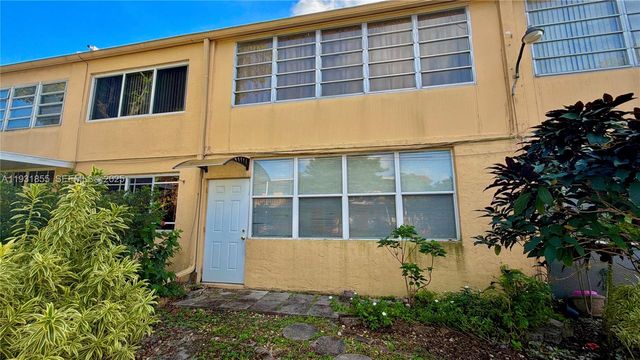 135 NE 202nd Terr N6, Miami Gardens, FL 33179