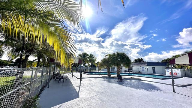 135 NE 202nd Terr N6, Miami Gardens, FL 33179