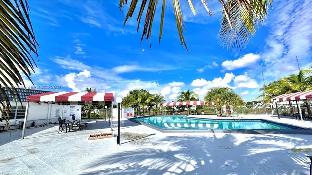 135 NE 202nd Terr N6, Miami Gardens, FL 33179