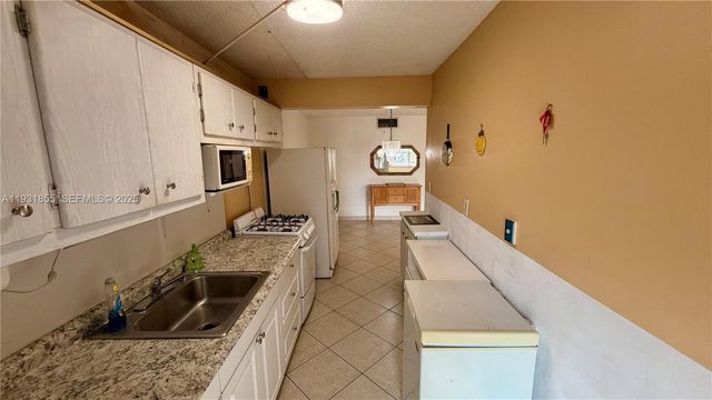 135 NE 202nd Terr N6, Miami Gardens, FL 33179