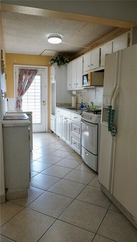 135 NE 202nd Terr N6, Miami Gardens, FL 33179