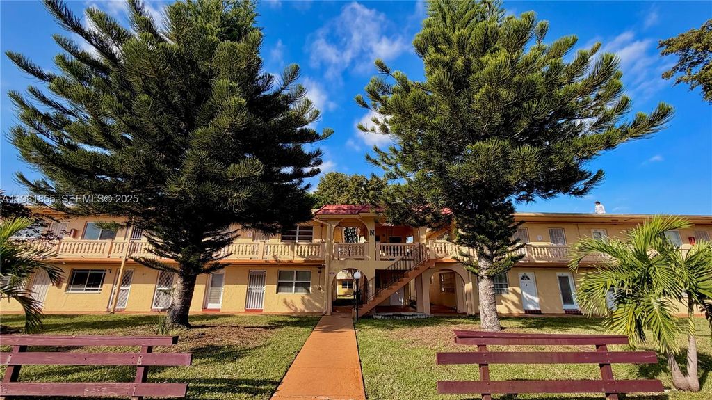 135 NE 202nd Terr N6, Miami Gardens, FL 33179