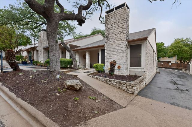 8821 Honeysuckle TRL W, Austin, TX 78759