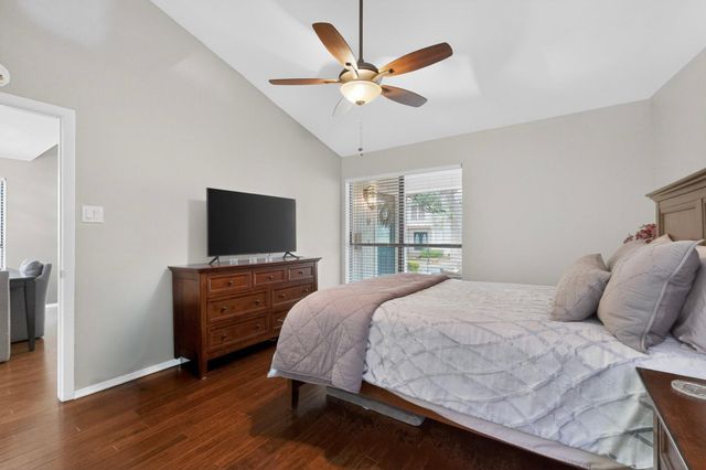 8821 Honeysuckle TRL W, Austin, TX 78759