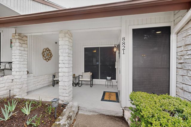 8821 Honeysuckle TRL W, Austin, TX 78759