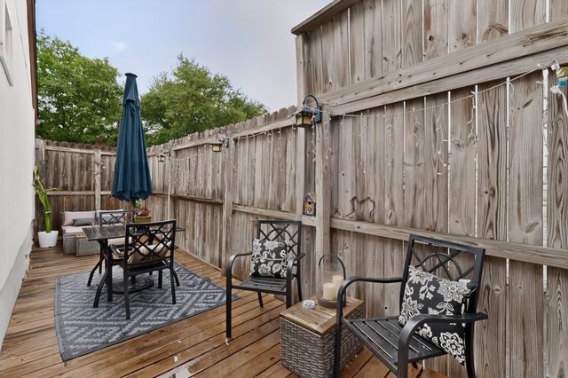 8821 Honeysuckle TRL W, Austin, TX 78759