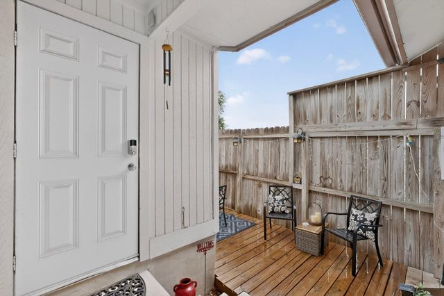 8821 Honeysuckle TRL W, Austin, TX 78759