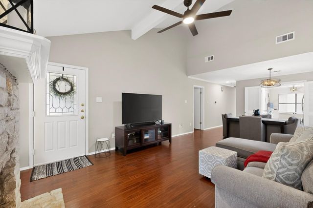 8821 Honeysuckle TRL W, Austin, TX 78759