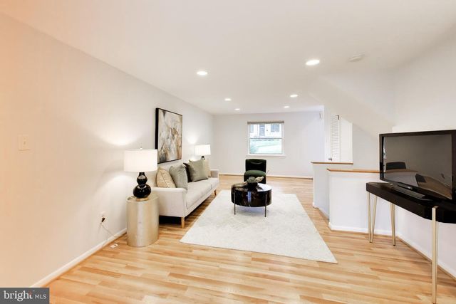 6514 WILMETT RD, Bethesda, MD 20817