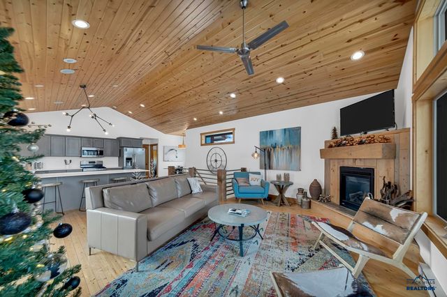 21156 STEWART SLOPE CIR, Lead, SD 57754