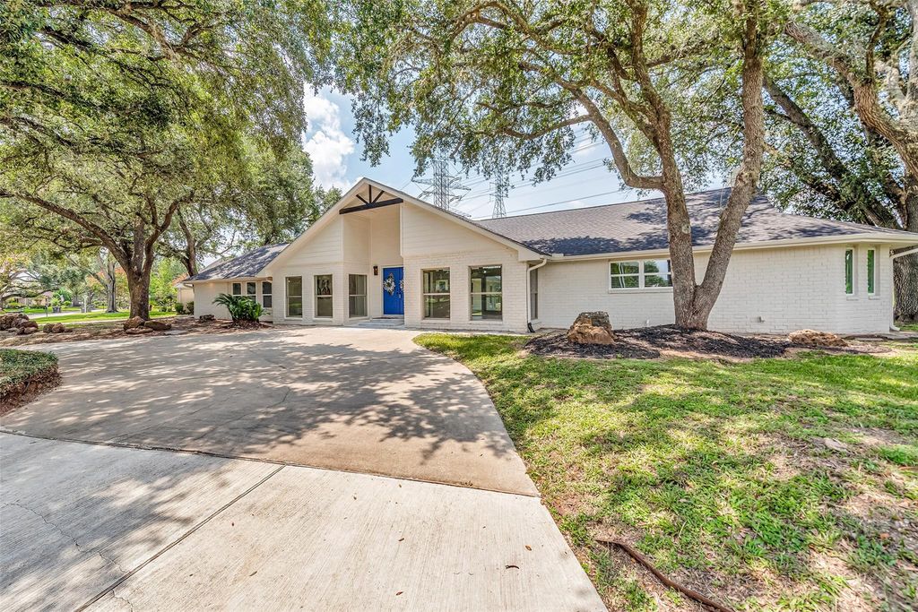 2702 Fairway Drive, Sugar Land, TX 77478