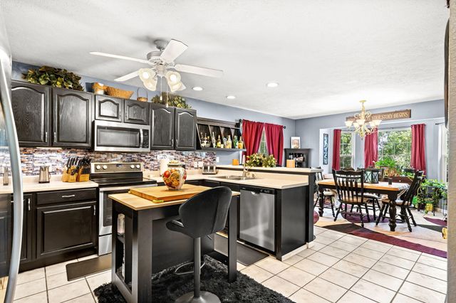 265 Neals Trail, Reeds Spring, MO 65737